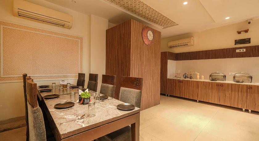 Pax Hotel Welcome Inn Opp Railway Station - image 5