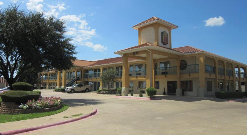 Super 8 By Wyndham Grand Prairie Southwest