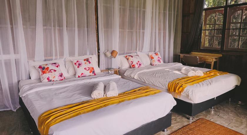 Image of Deluxe Family Room 1
