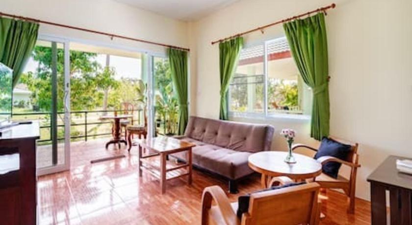 Koh Samui Green Heaven Bungalows 4-Star Hotel lobby