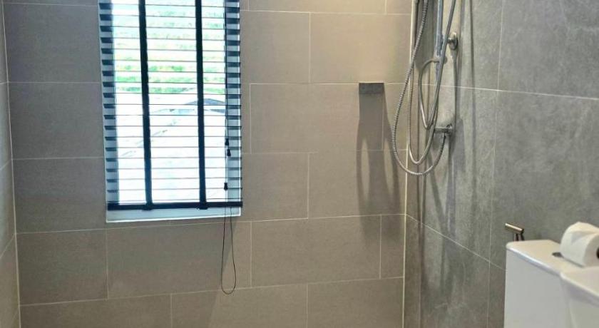 Image of Triple Room with Private Bathroom 10