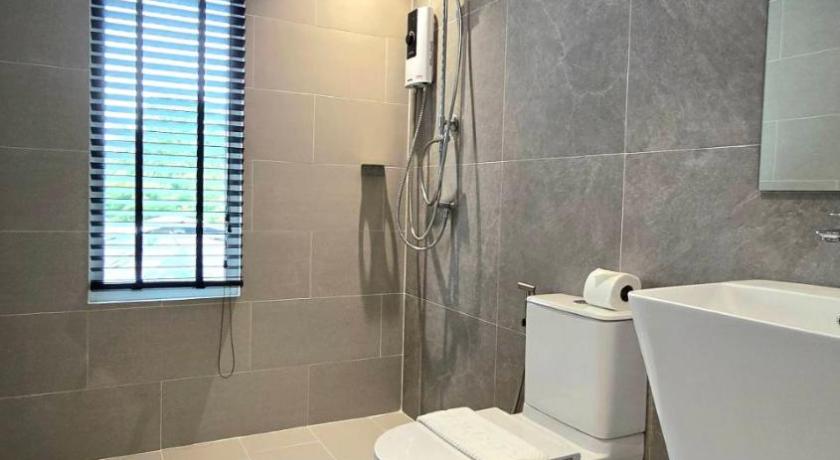 Image of Triple Room with Private Bathroom 2