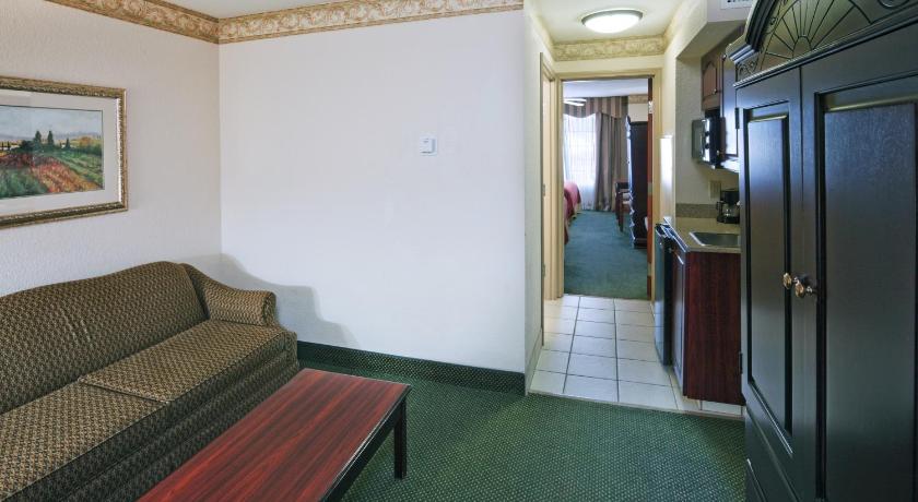 Holiday Inn Express Hotel & Suites Gainesville