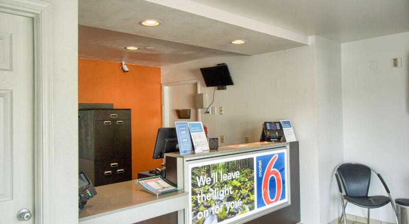 Motel 6-Everett, WA - North photo