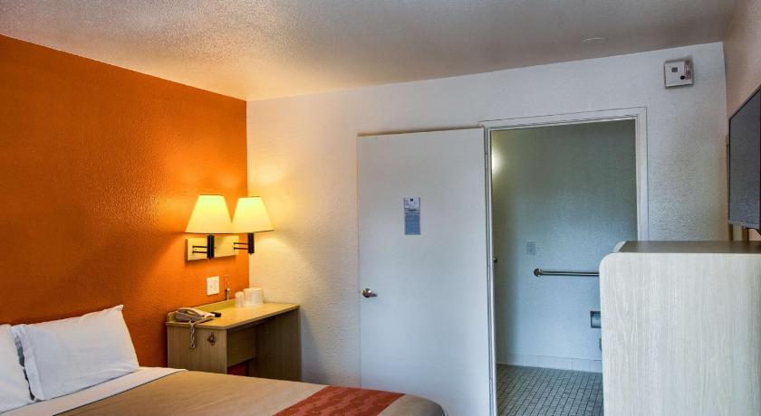 Motel 6-Everett, WA - North photo