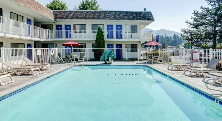 Motel 6 Grants Pass, OR