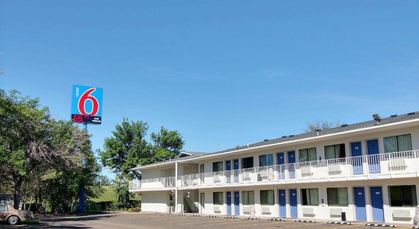 Motel 6-Bismarck, ND