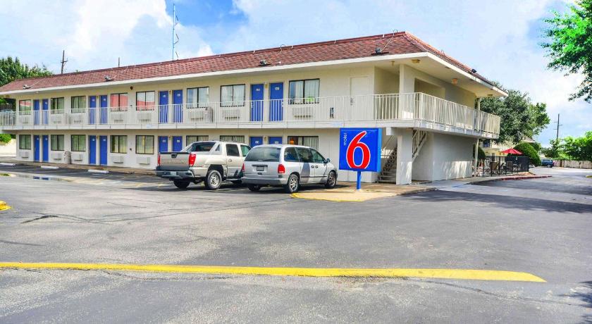 Motel 6-Huntsville, TX