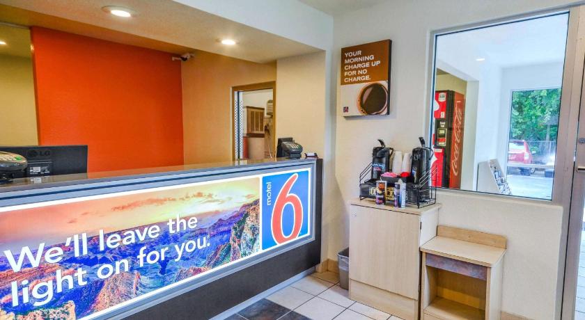 Motel 6-Huntsville, TX