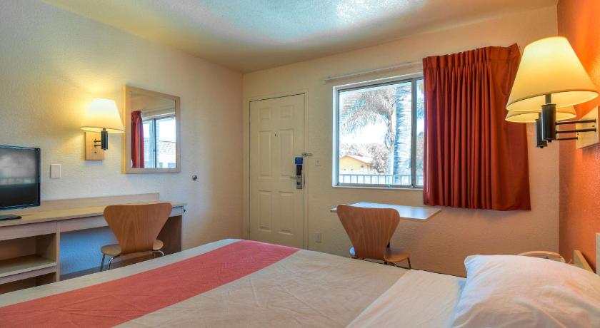 Motel 6-Jurupa Valley, CA - Riverside West photo