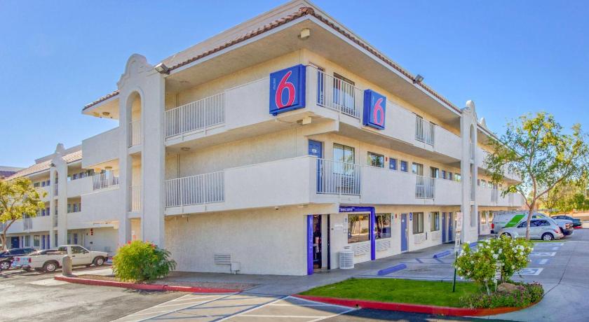 Motel 6-Phoenix, AZ - West