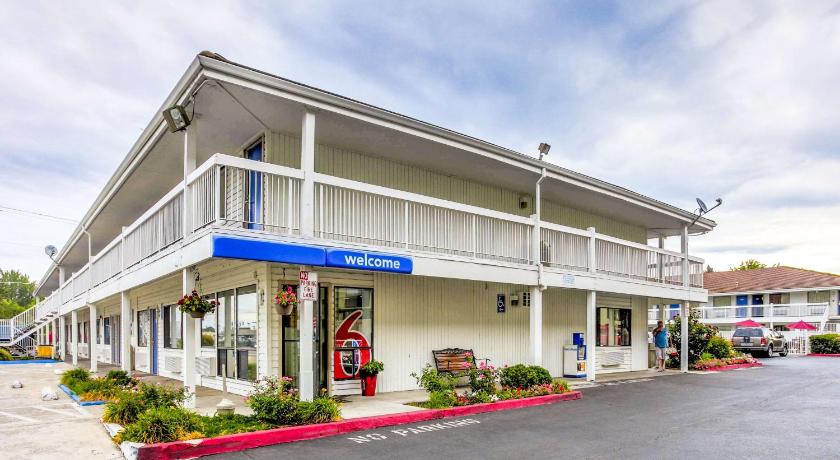 Motel 6-Medford, OR - North