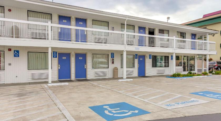 Motel 6-Medford, OR - North