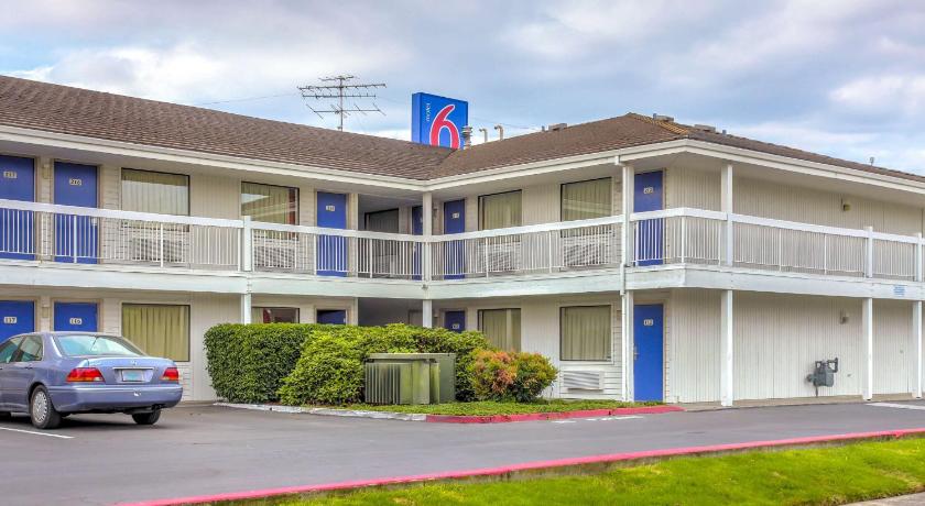 Motel 6-Medford, OR - North