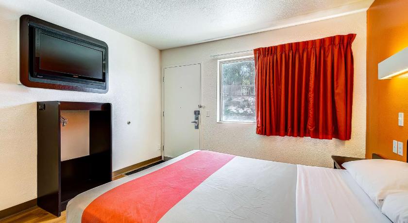 Motel 6-Thornton, CO - Denver