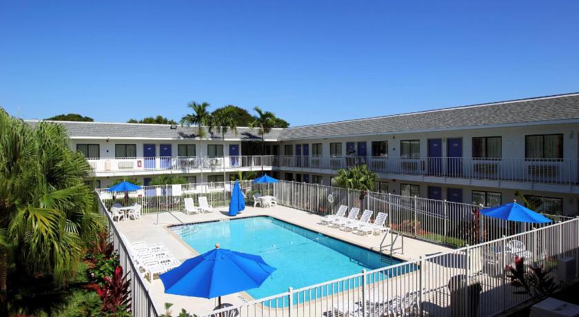 Motel 6-Lantana, FL