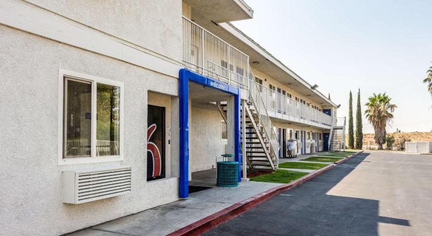 Motel 6-Bakersfield, CA - East