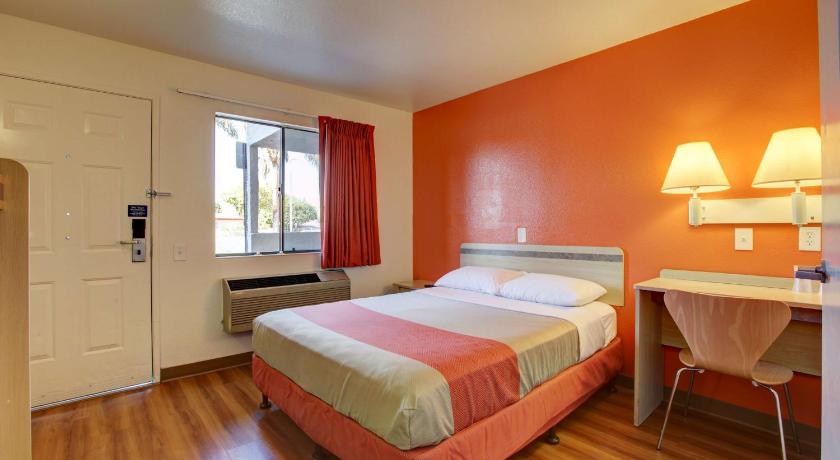 Motel 6-Bellflower, CA - Los Angeles photo