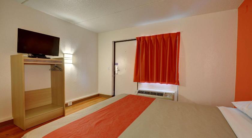 Motel 6-Chicopee, MA - Springfield