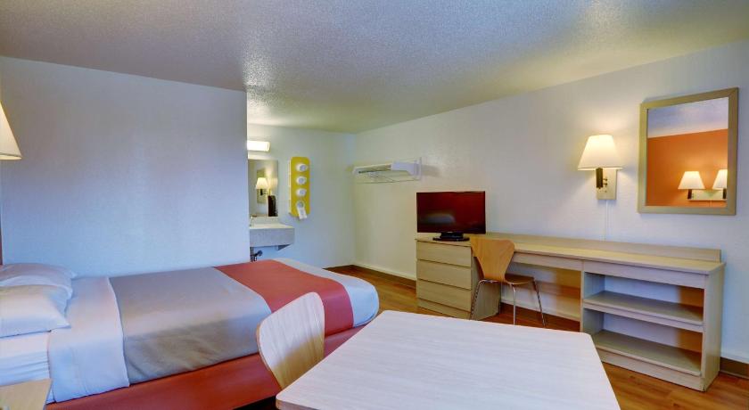 Motel 6-Chicopee, MA - Springfield