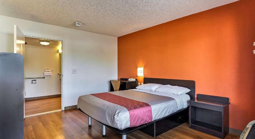 Motel 6-Oakland, CA - Embarcadero photo