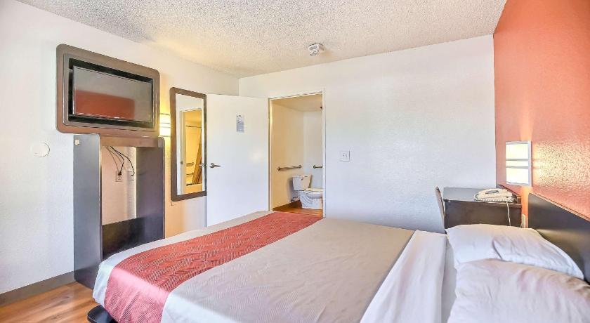 Motel 6-Oakland, CA - Embarcadero