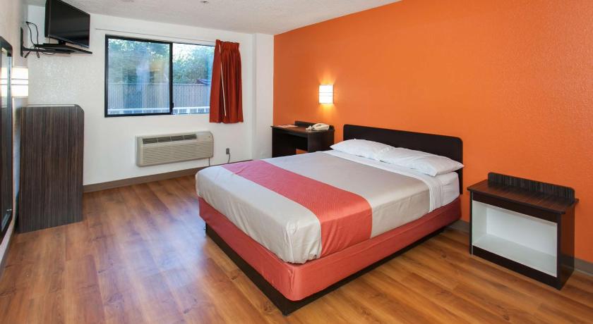 Image of 1 Queen Bed | ADA/Tub/Premium/Mini Fridge | Near Los Angeles International Airport 7