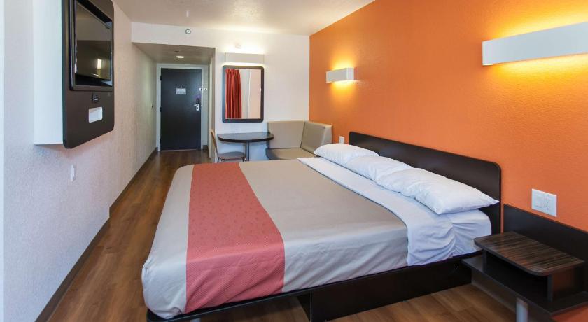Image of 1 Queen Bed | ADA/Tub/Premium/Mini Fridge | Near Los Angeles International Airport 6