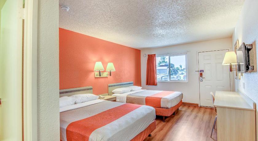 Motel 6-Stockton, CA - Charter Way West