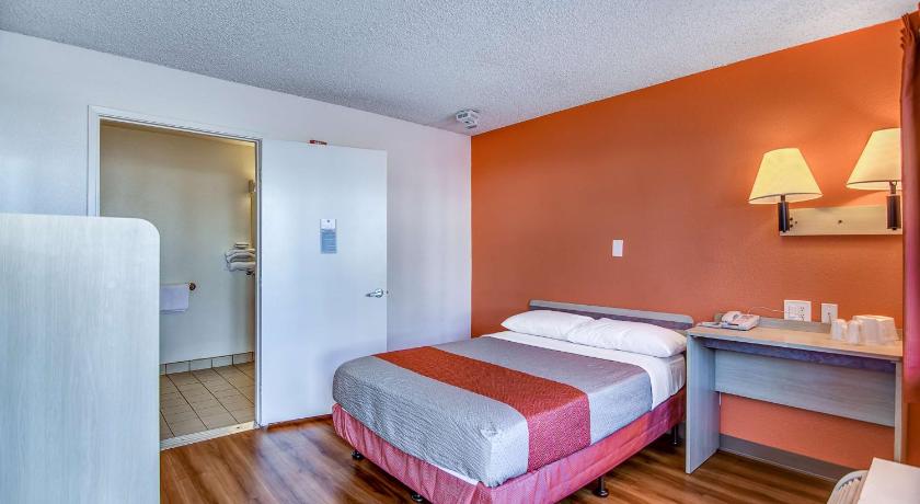 Motel 6-Stockton, CA - Charter Way West