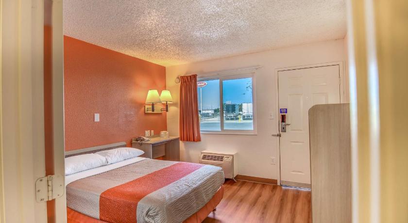 Motel 6-Stockton, CA - Charter Way West