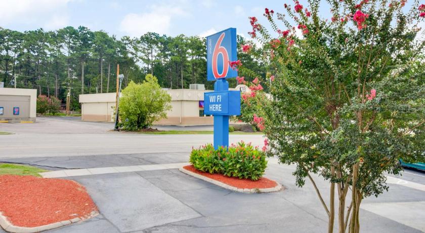 Motel 6-Columbia, SC - West