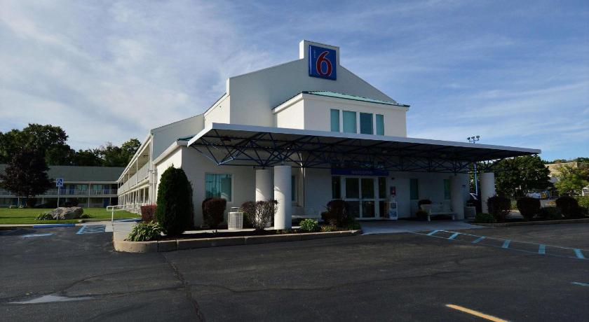 Motel 6-Tewksbury, MA - Boston