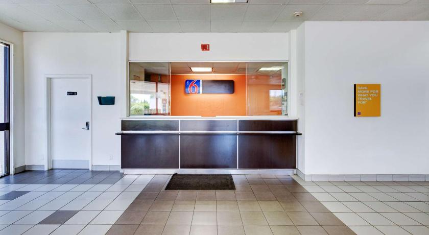 Executive Inn & Suites photo