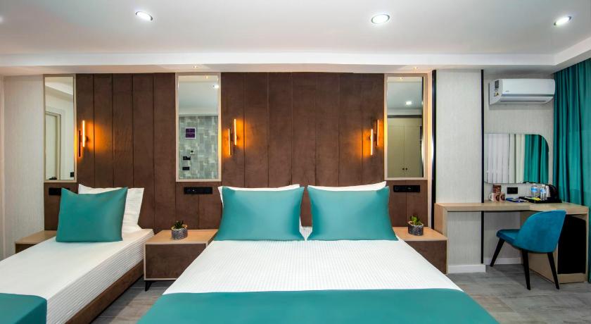 Image of Deluxe Triple Room 17