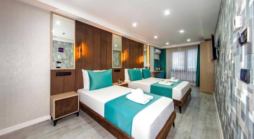Image of Deluxe Triple Room 14