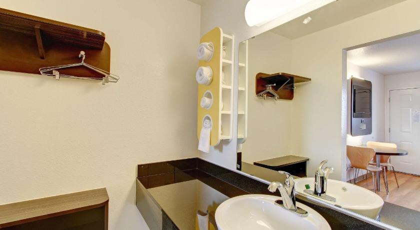 Motel 6-Amherst, OH - Cleveland West - Lorain photo