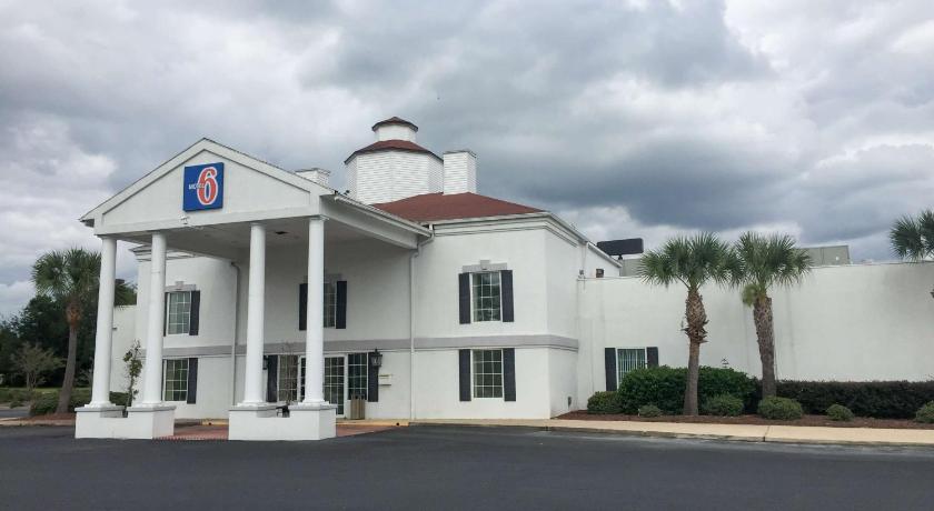 Motel 6-Brunswick, GA