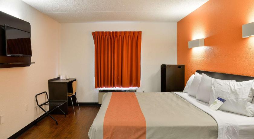 Motel 6-Toledo, OH photo