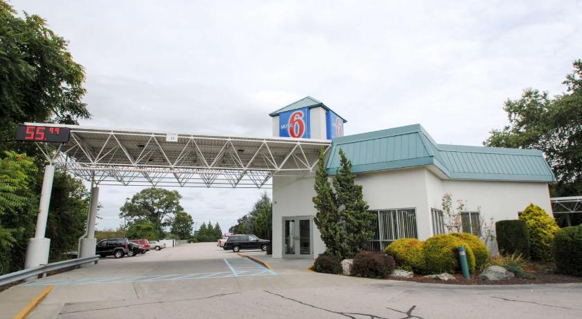 Motel 6-Warwick, RI - Providence Airport - I-95