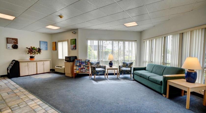 Motel 6-Warwick, RI - Providence Airport - I-95