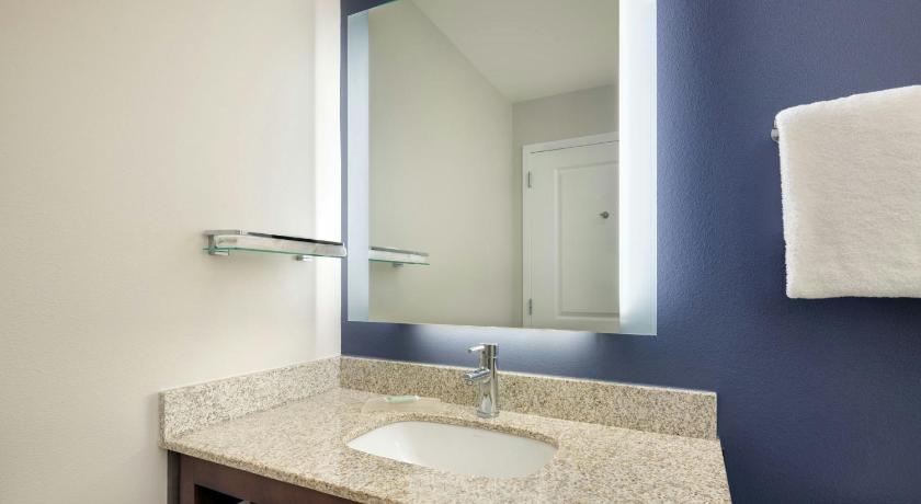 Image of 2 Bedroom Larger Suite, Bedroom 1: 1 King, Bedroom 2: 2 Queen, Sofa Bed 10