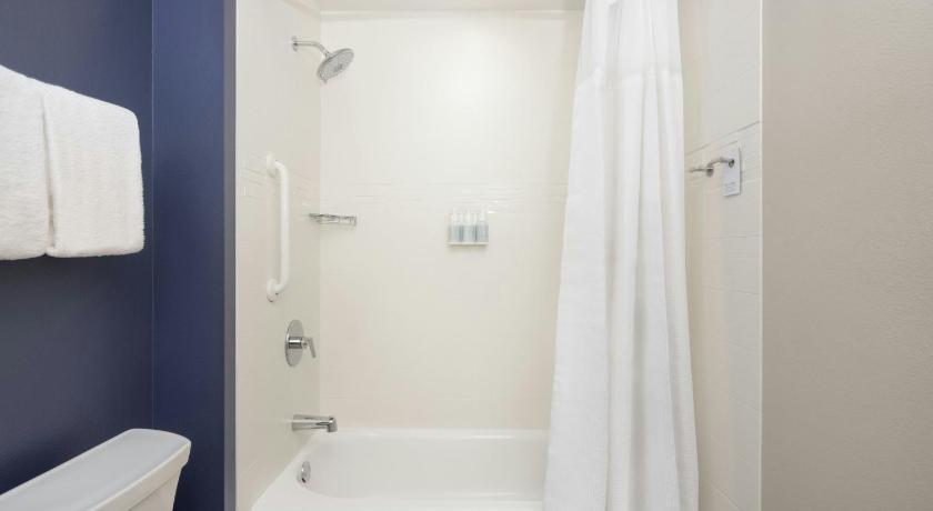 Image of 2 Bedroom Larger Suite, Bedroom 1: 1 King, Bedroom 2: 2 Queen, Sofa Bed 11