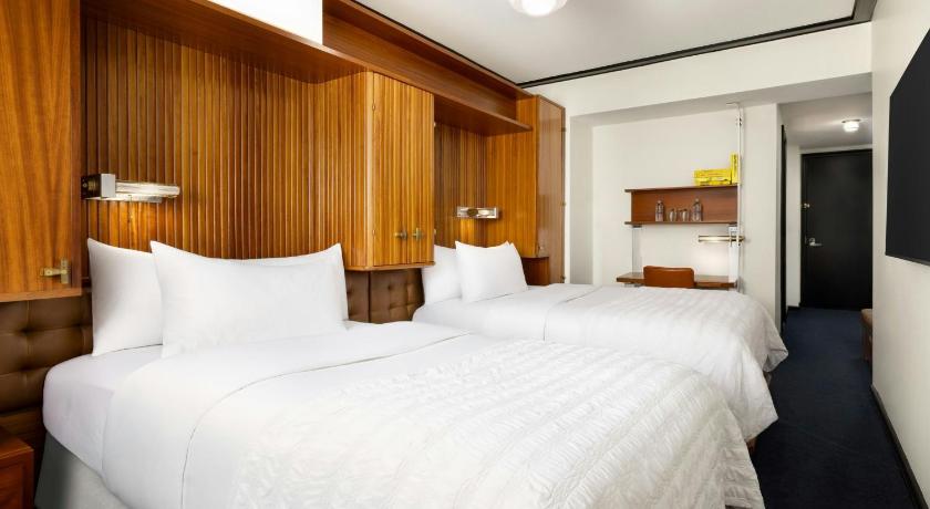 Image of Classic Room with Two Double Beds and Roll-In Shower - Mobility and Hearing Accessible 8