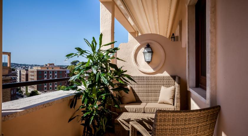 Image of Suite with Terrace 9