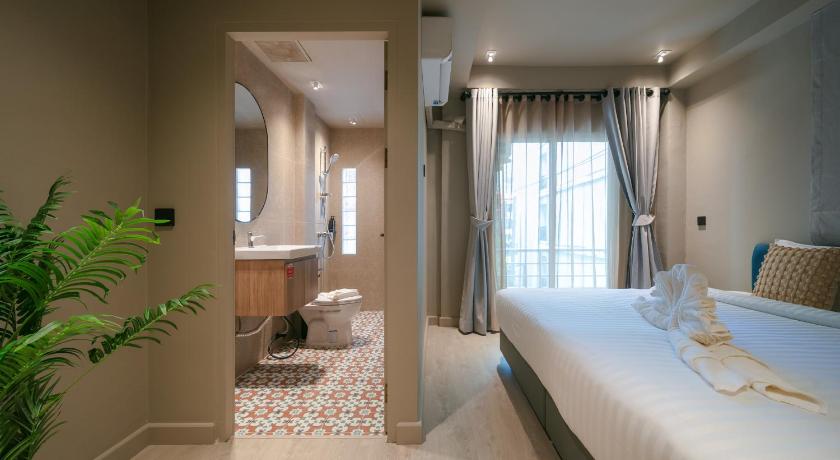 プーケット Add Plus Hotel and Spa 3つ星 ホテル プール