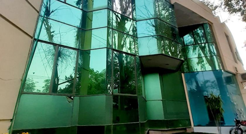 Park View Hotel Gulberg - image 7