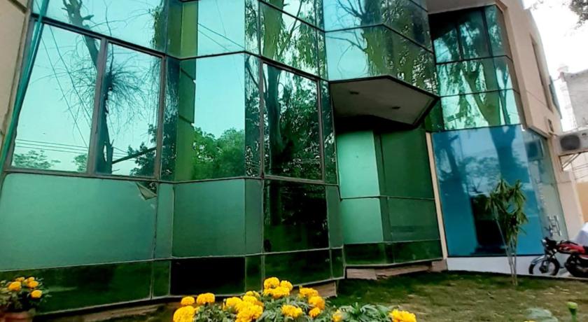 Park View Hotel Gulberg - image 8