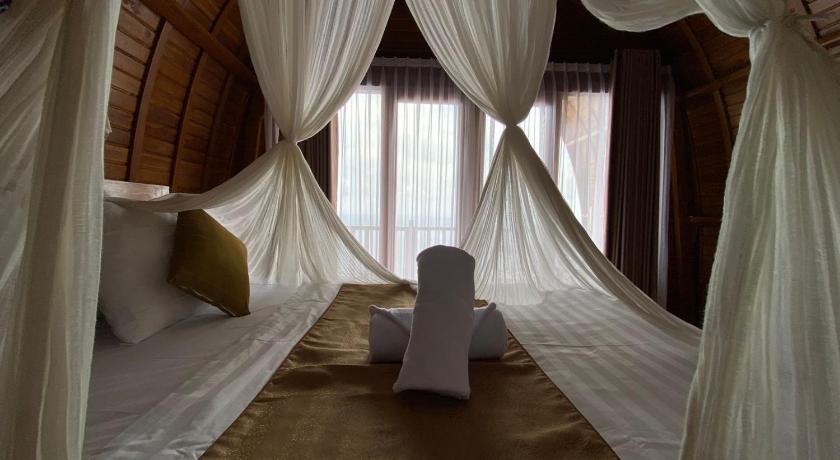 Suwehan Beach Cliff House - image 32
