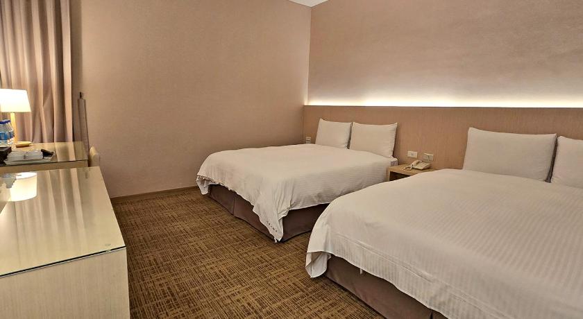 Image of Economy Quadruple Room - No Window 4